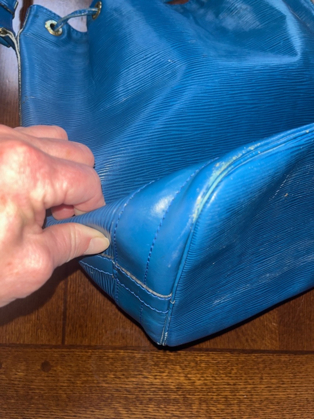 Louis Vuitton Blue Epi Leather Drawstring Hobo - Picture 8 of 16